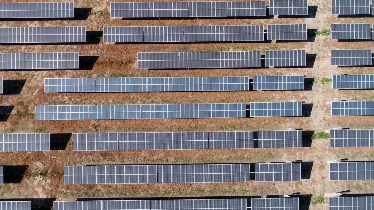 Xi’an Researchers Highlight Dual Benefits of Gonghe Solar Farm in Desert Transformation